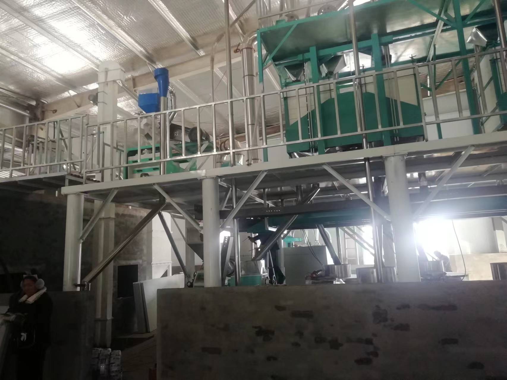 河南鶴壁市浚縣六加二石磨面粉機