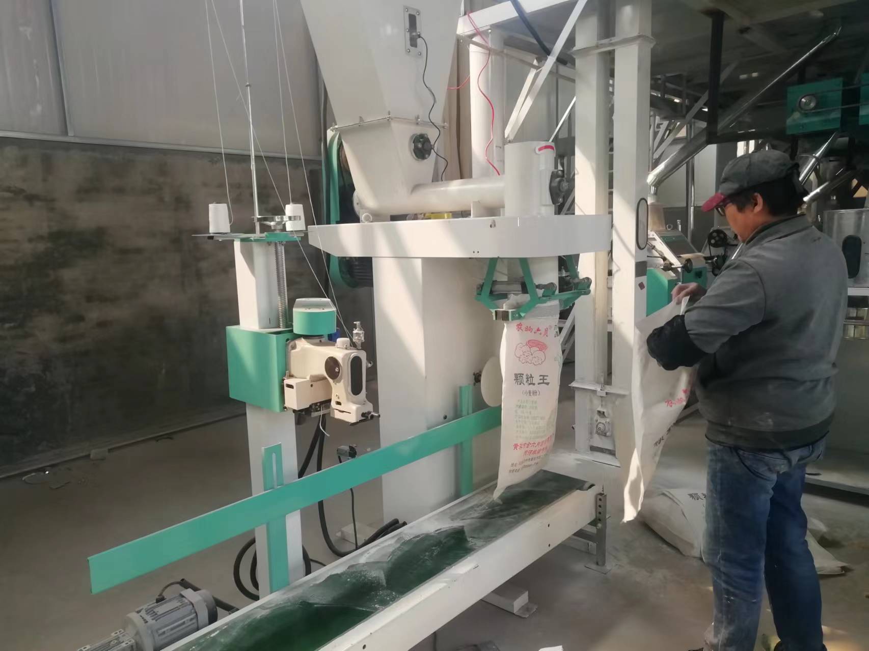 河北省滄州市黃驊市日產40噸面粉機生產線和五加一石磨面粉機