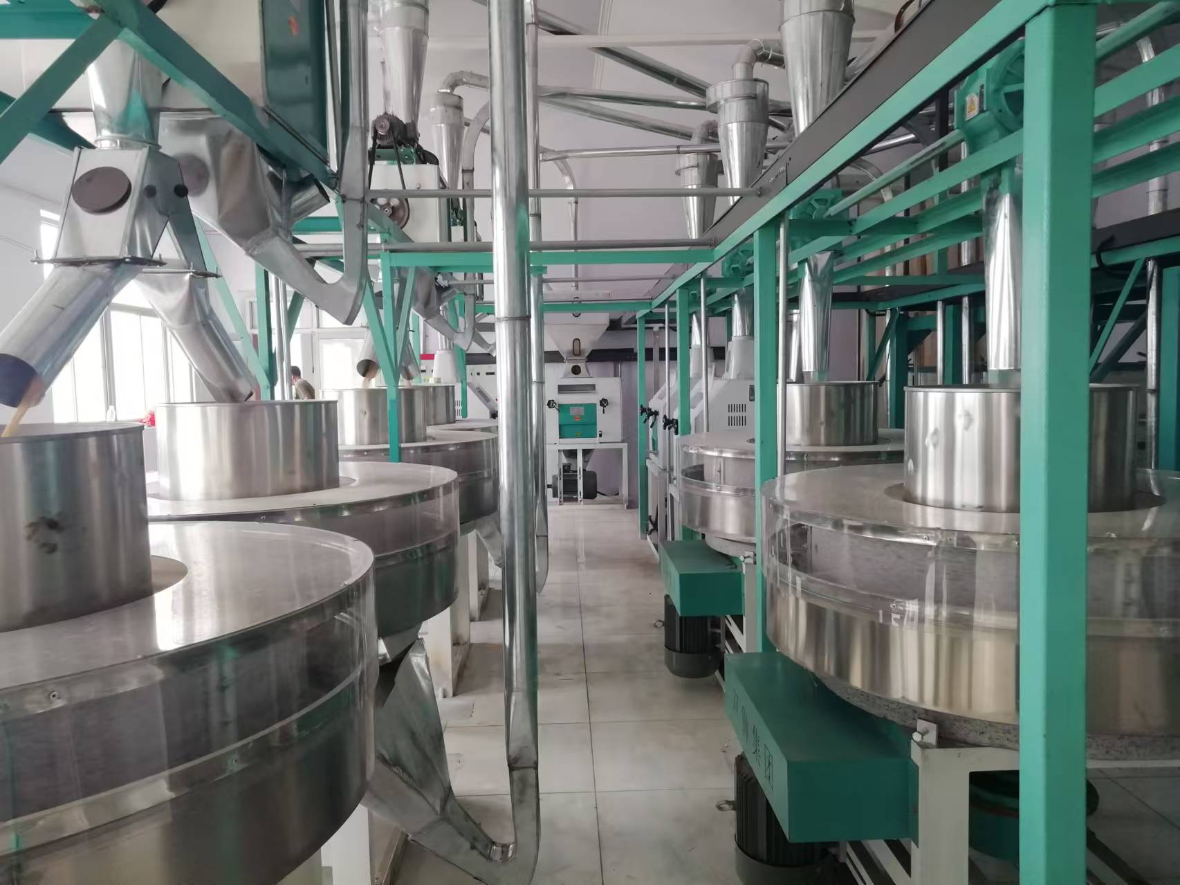 河北省黃驊市石磨面粉機生產線，日處理小麥30噸