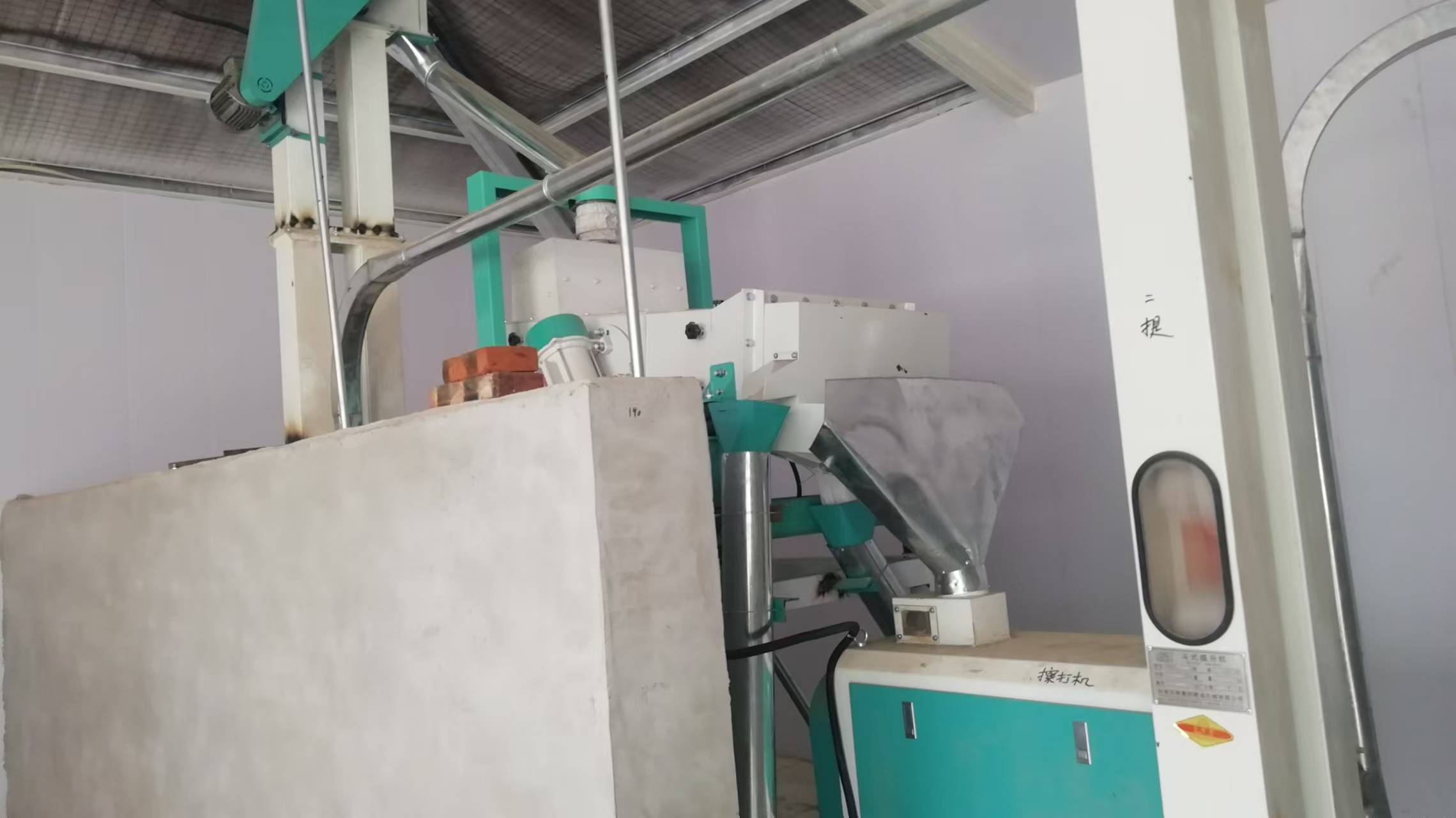 河北省黃驊市石磨面粉機生產線，日處理小麥30噸