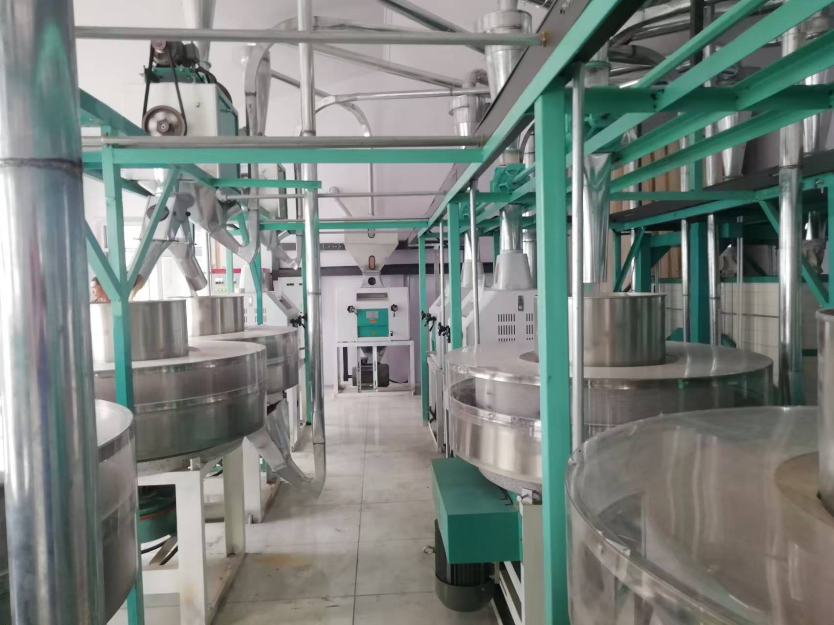 河北省黃驊市石磨面粉機生產線，日處理小麥30噸